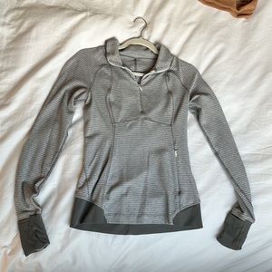 Lululemon Athletica Fitted Longsleeve top gray